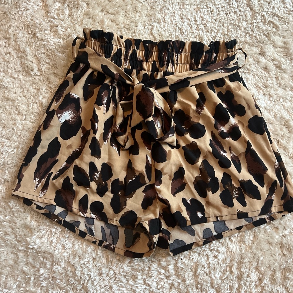 ▪️Leopard shorts